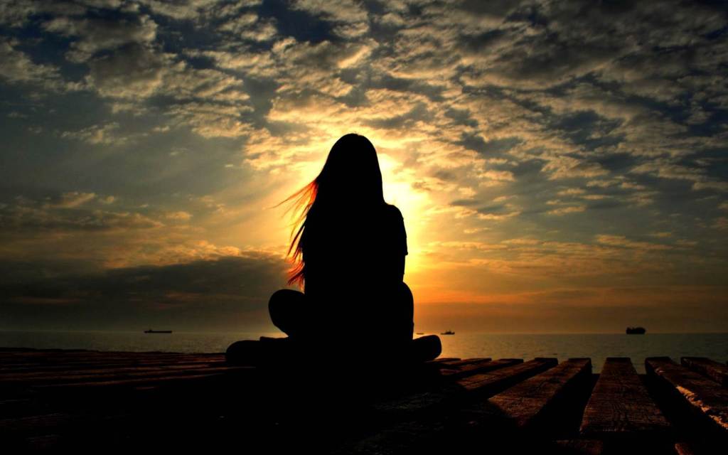 6359919324522670801602865813_girl-silhouette-in-the-sunset-light-girl-hd-wallpaper-1920x1200-7922